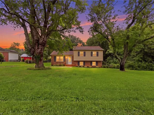 211 Yorktown Rd, Kernersville, NC 27284