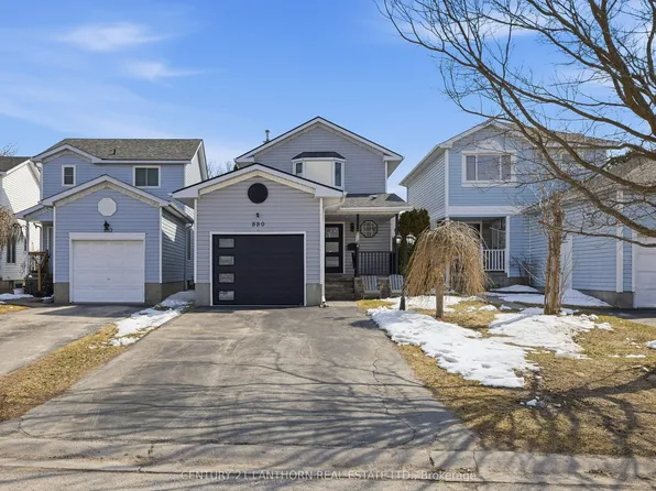 880 Walker Ct, Kingston, ON K7M 8L2