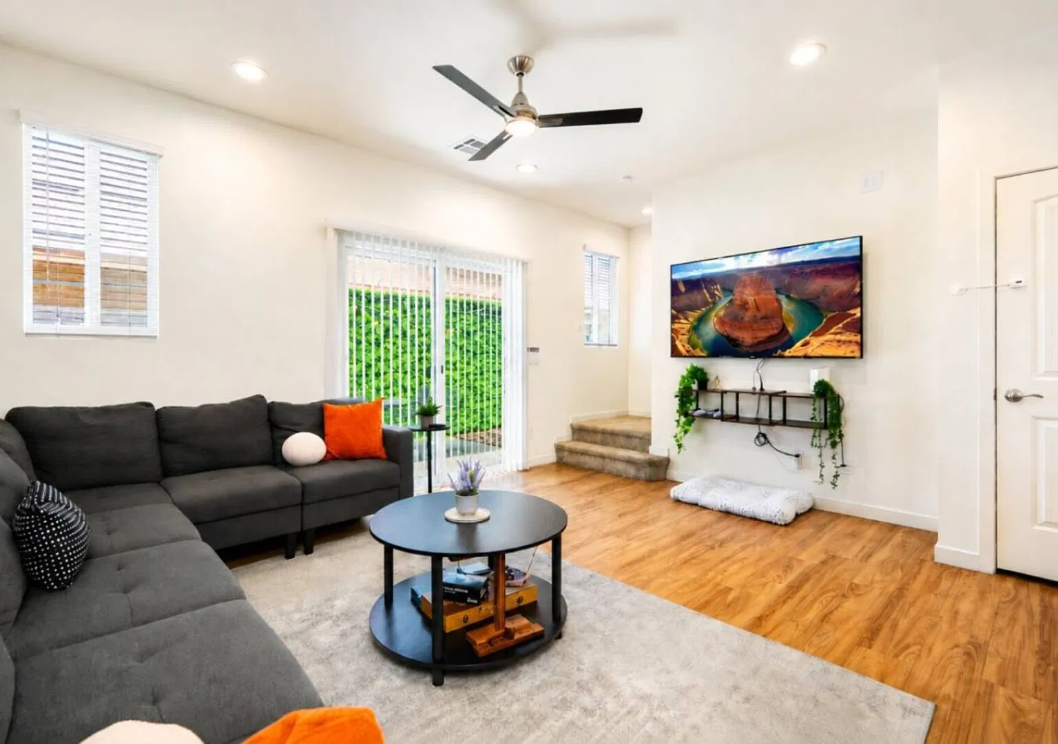 Cozy 3BR Escape Minutes From Downtown PHX — Photo 2