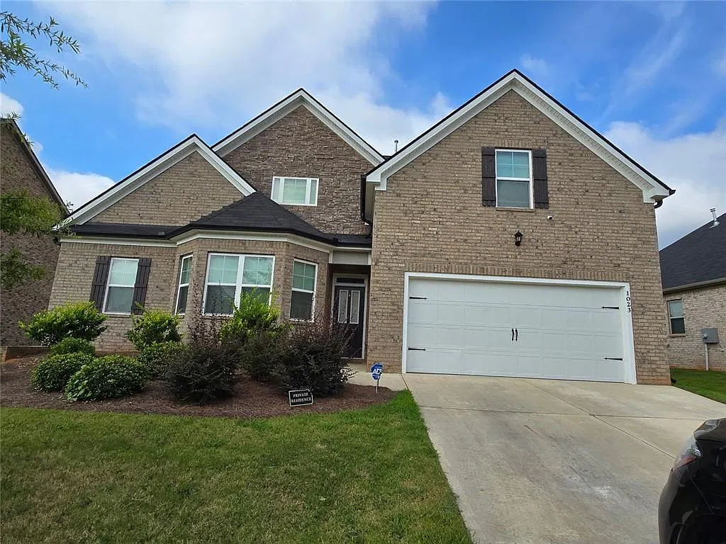 5 bed, 3.5 bath, 3822 sqft, $3,400 — Photo 1