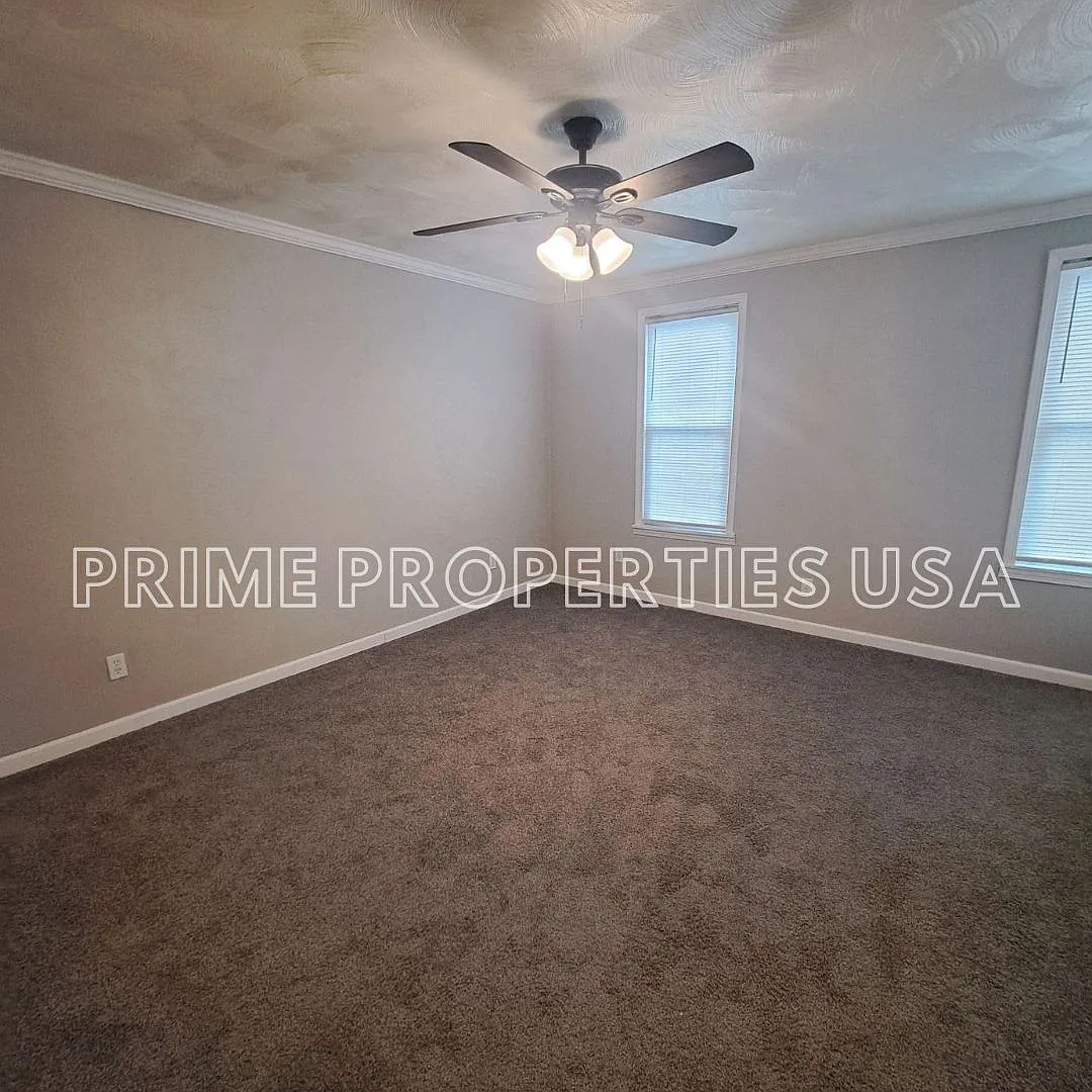 3 bed, 1046 sqft, $1,270 — Photo 3