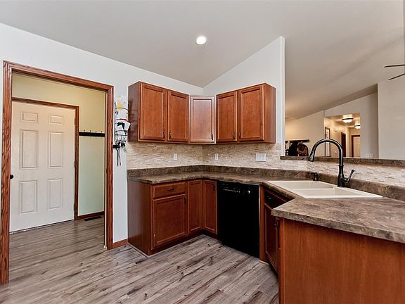 5th image of 234 Cherry Ln