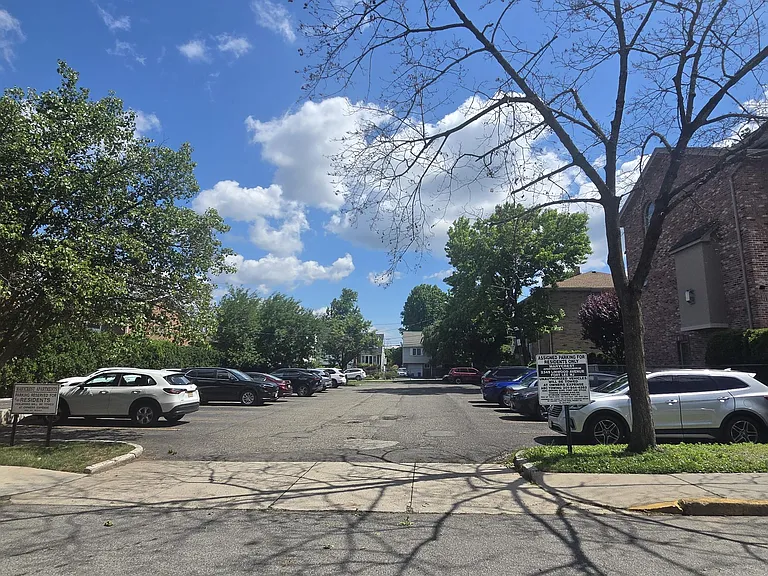 2345 Linwood Ave #LG — Photo 22