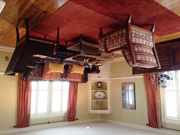 Spacious Carolina room