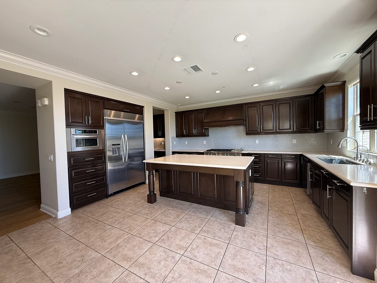 5 bed, 5.5 bath, 4100 sqft, $7,700 — Photo 3