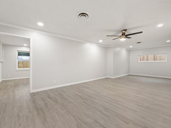 3rd image of 5920 Walraven Cir