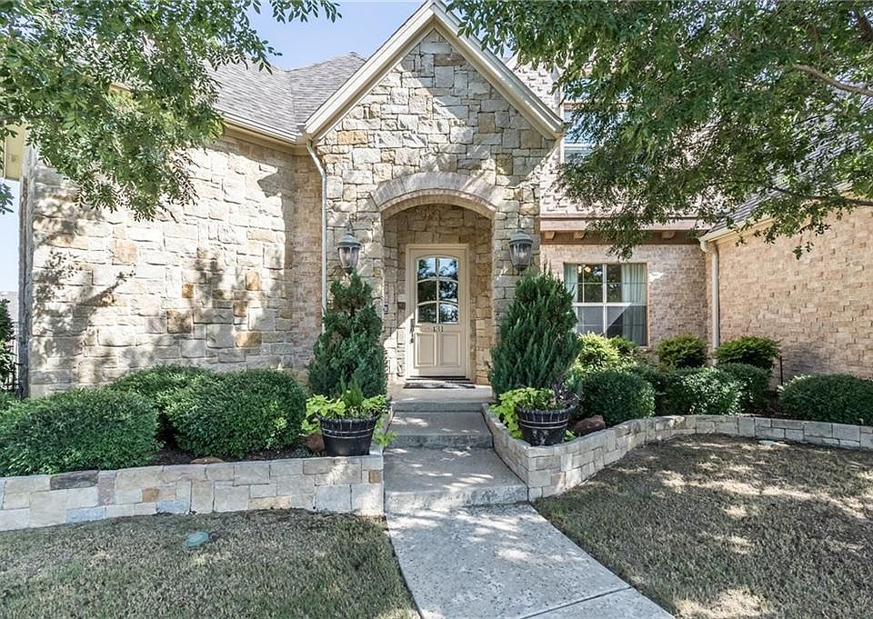 1st image of 431 Pioneer Dr