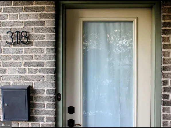 318 Spruce St, Reading, PA 19611