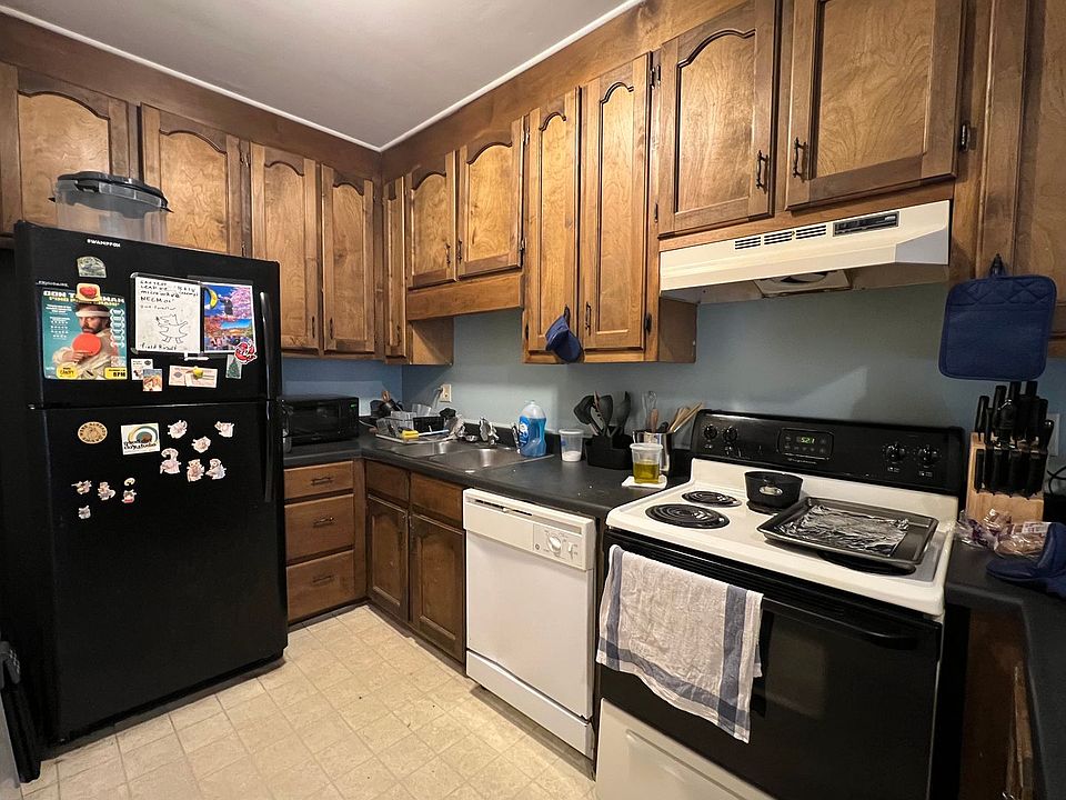 2nd image of 235 Hill St APT 1