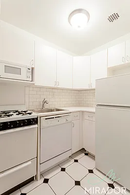 Rented by Mirador Real Estate | media 6