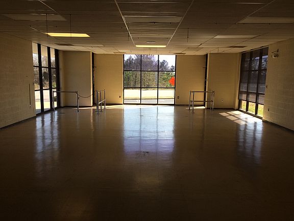 2nd image of 1629 N Main St