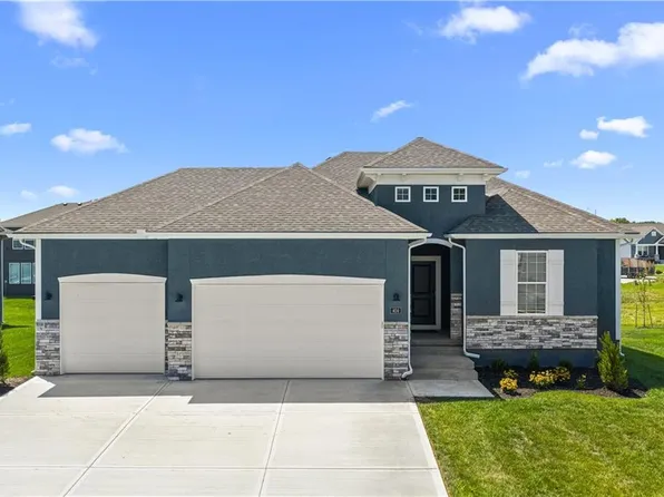 404 SW Hawthorne Ln, Blue Springs, MO 64014