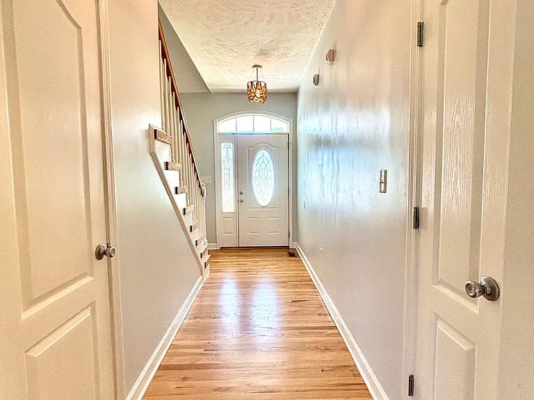 1933 Teesdale Dr — Photo 2