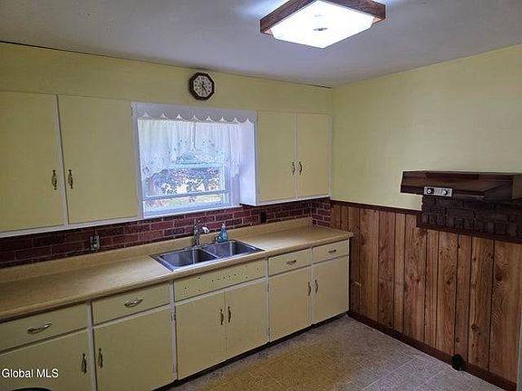 2nd image of 5514 Woodlawn Pl E