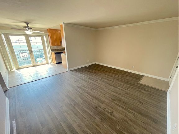 3rd image of 615 9th St Unit 29