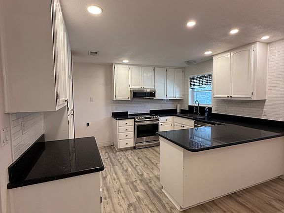 3rd image of 1211 Clearwater Dr