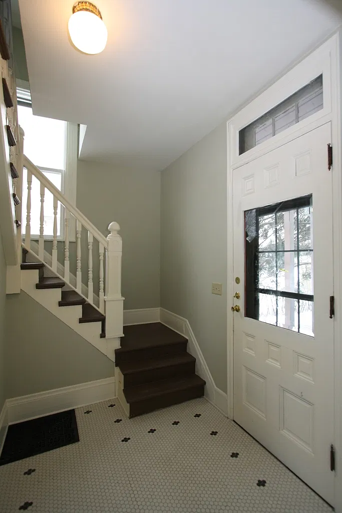 1908 Roblyn Avenue - 1 — Photo 2
