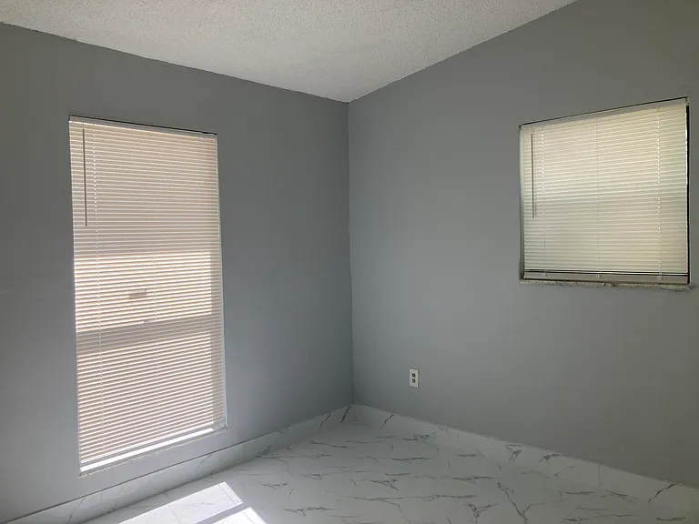 3630 SW 46th Ave — Photo 10