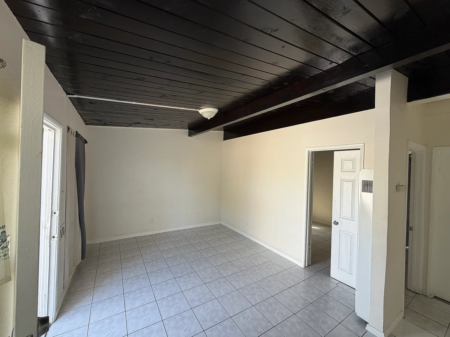 1 bed, 440 sqft, $1,950 — Photo 3