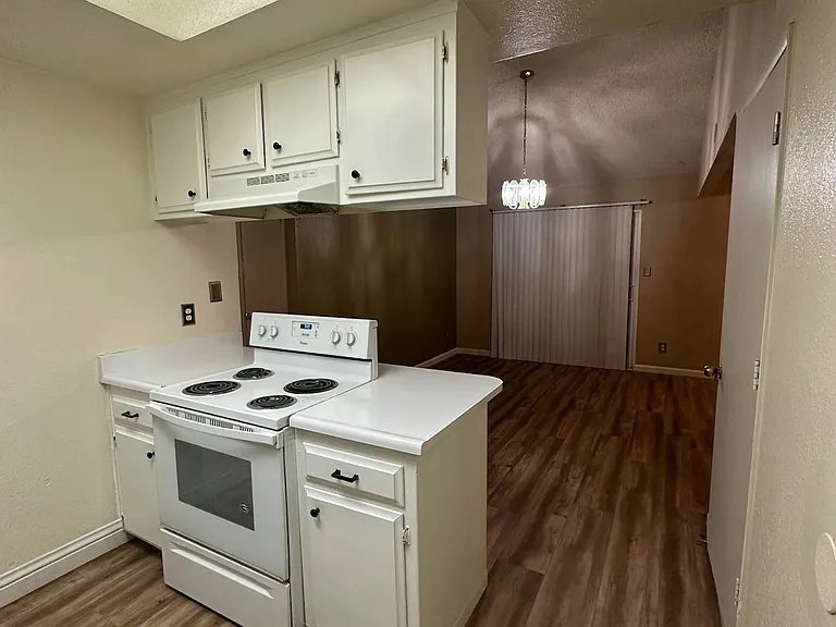 7049 Peachtree Ave — Photo 8