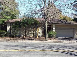 287 Manetto Hill Rd, Plainview, NY 11803