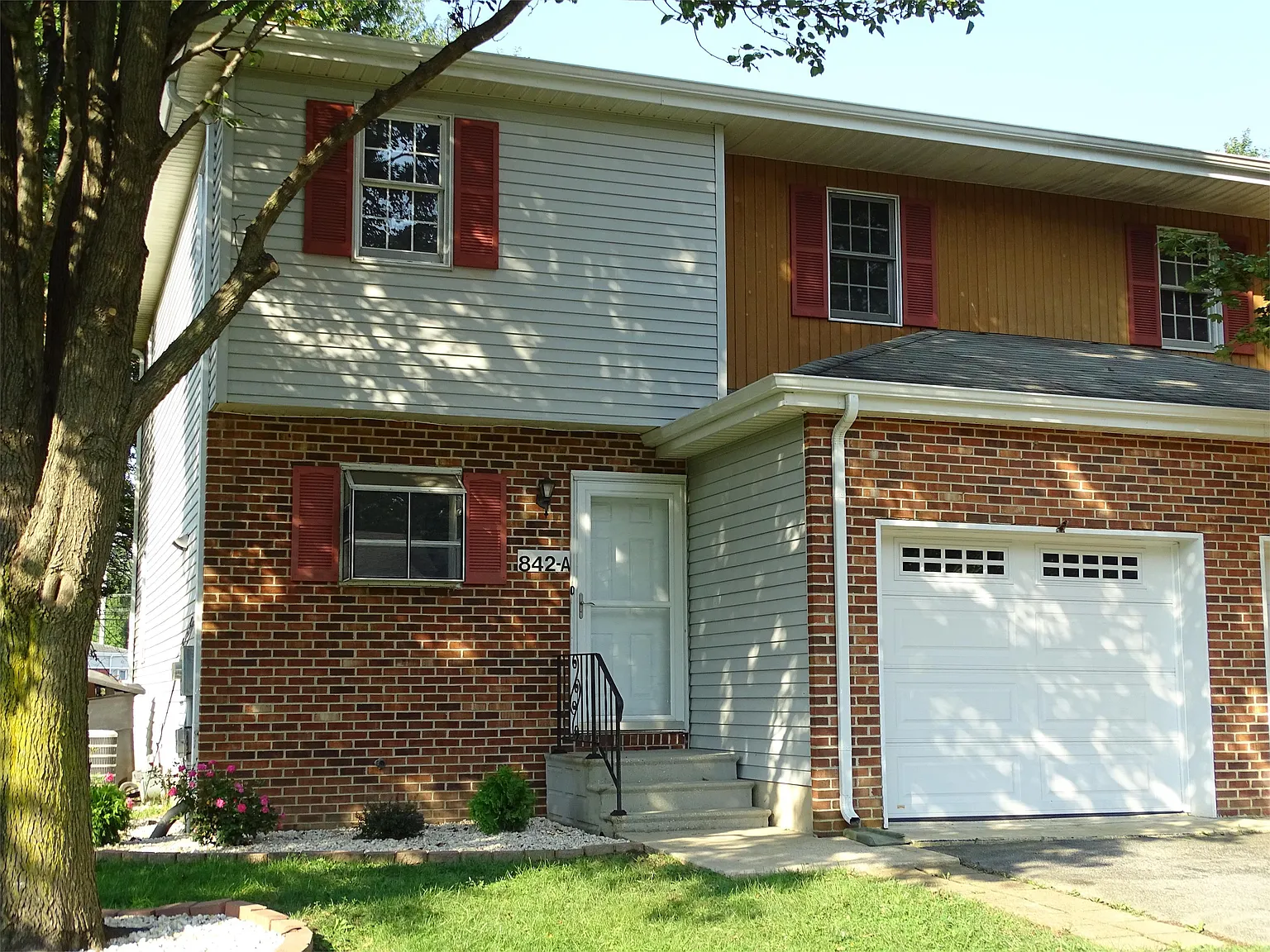 842 A Woodcrest Dr. - 1 — Photo 1