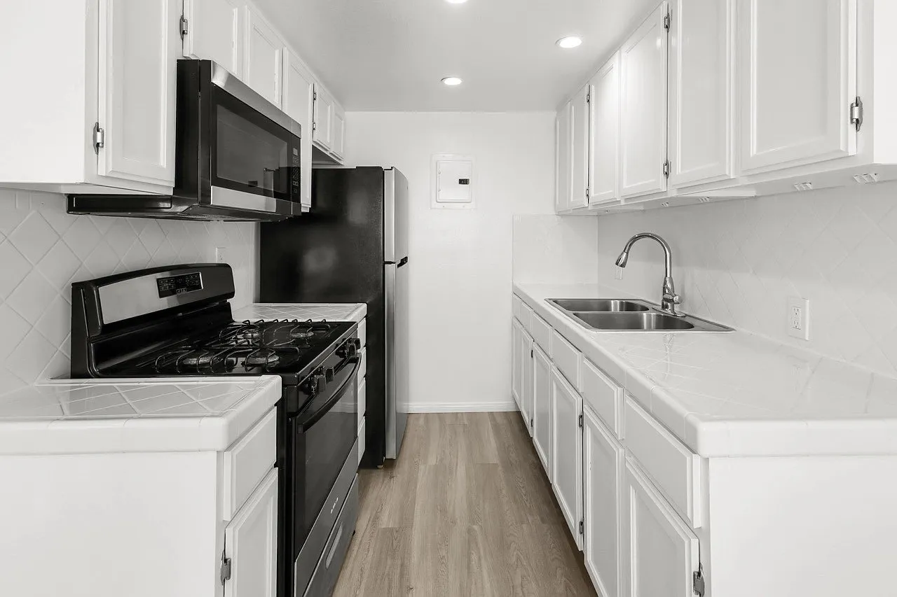 1 bed, 1.0 bath, $2,500 — Photo 4