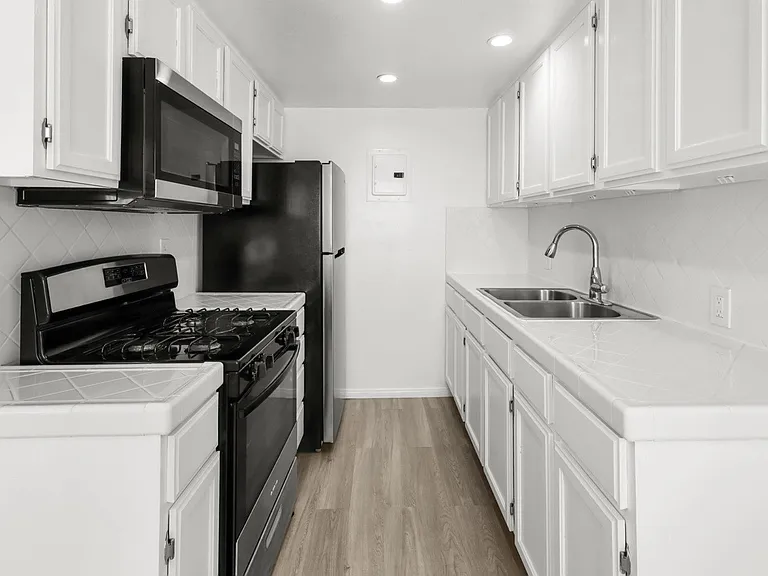 2701 Abbot Kinney Blvd #4 — Photo 4