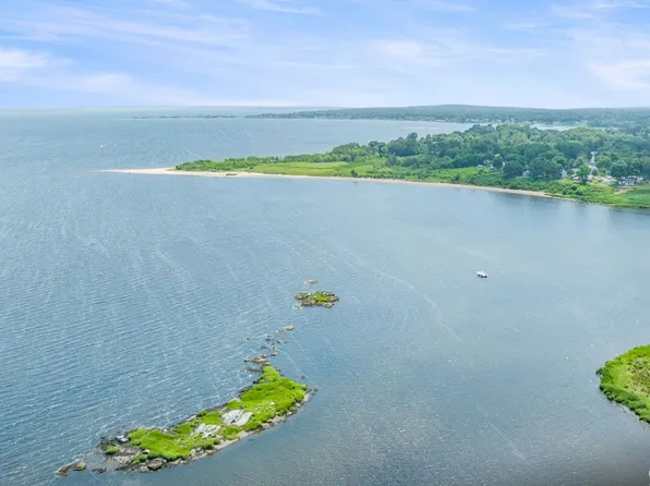 90 Aspinet Dr, Warwick, RI 02888