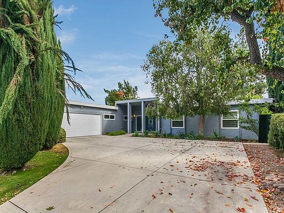 2nd image of 6236 Capistrano Ave