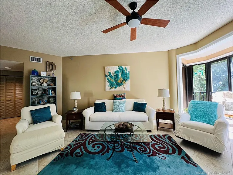 221 NE Plantation Rd #215 — Photo 15