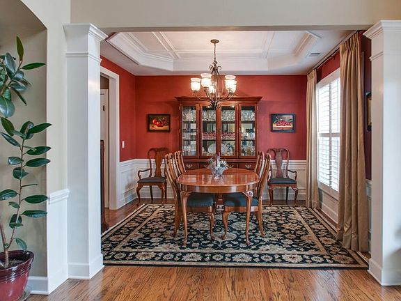 4th image of 406 Chatsworth Ct