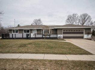 7260 Enfield Ave, Greendale, WI 53129