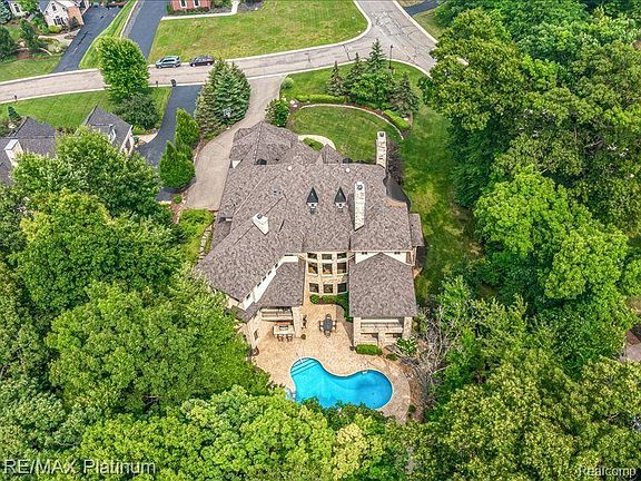 5th image of 6000 Barclay Dr
