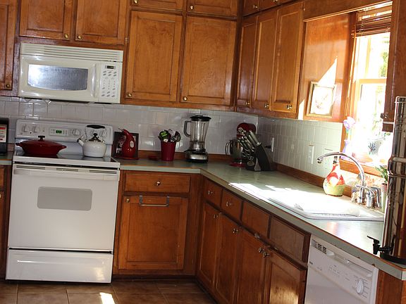 4th image of 2324 Stratford Ln