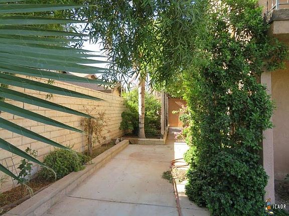 4th image of 2086B Murray Dr #B