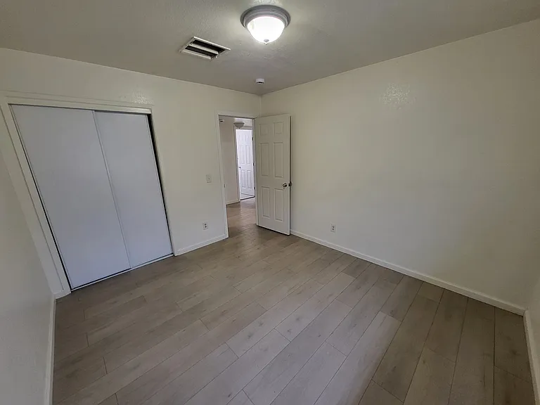 1214 E Clinton Ave #201 — Photo 5