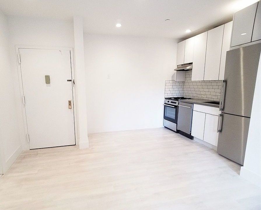 1st image of 220 Kosciuszko St APT 1B