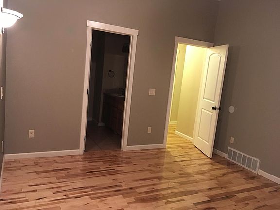 Master Bdrm has hardwoods, vaulted ceiling w/fan, en suite b