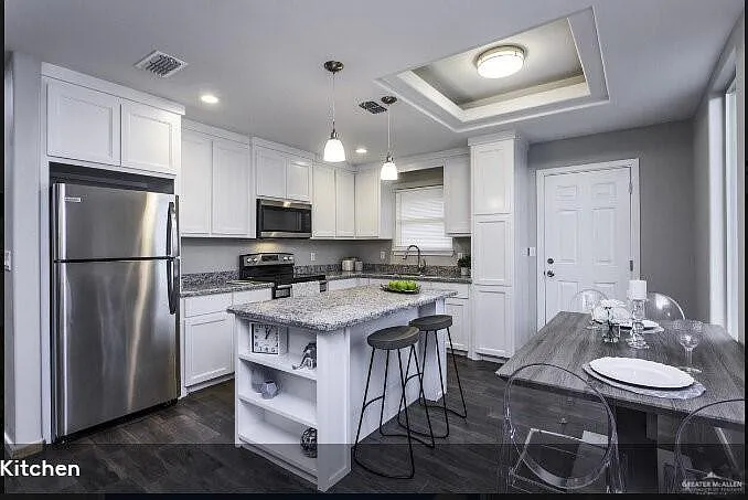 3 bed, 2.0 bath, 987 sqft, $1,100 — Photo 4