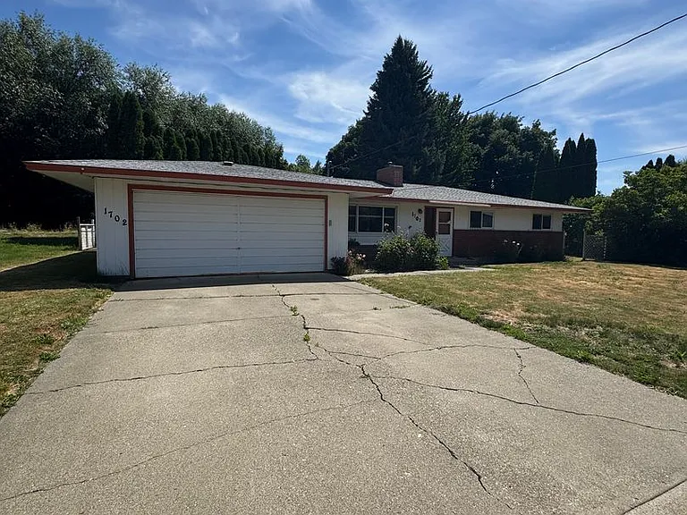 1702 College Pl — Photo 1