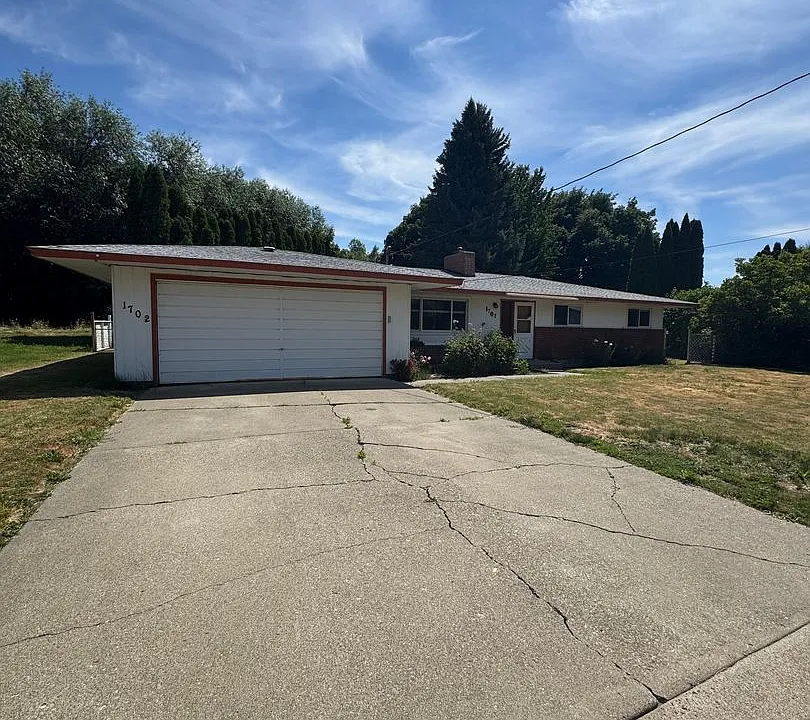 1702 College Pl