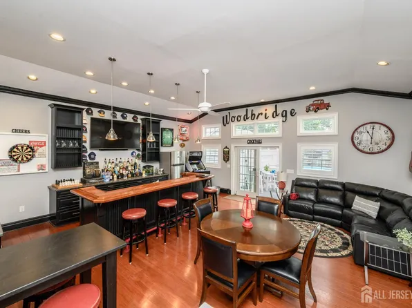 10 Crampton Ave, Woodbridge, NJ 07095