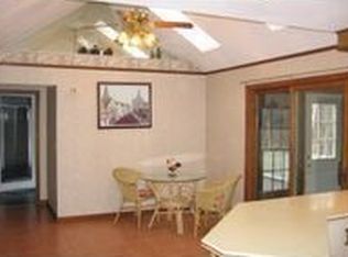 9 Woodland Dr, Londonderry, NH 03053