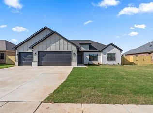 111 N Banner Ave, Farmington, AR 72730