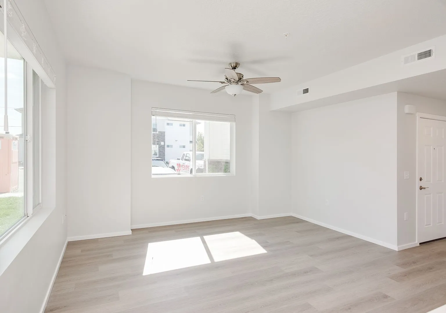 Now Leasing! Beautiful Open Concept Living! — Photo 4