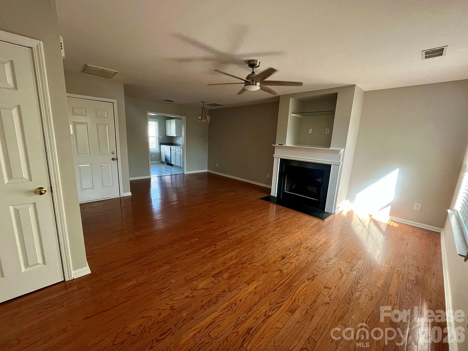 2 bed, 2.5 bath, 1314 sqft, $1,900 — Photo 2
