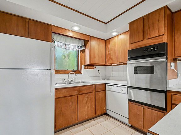 3rd image of 21583 Calvin Hill St