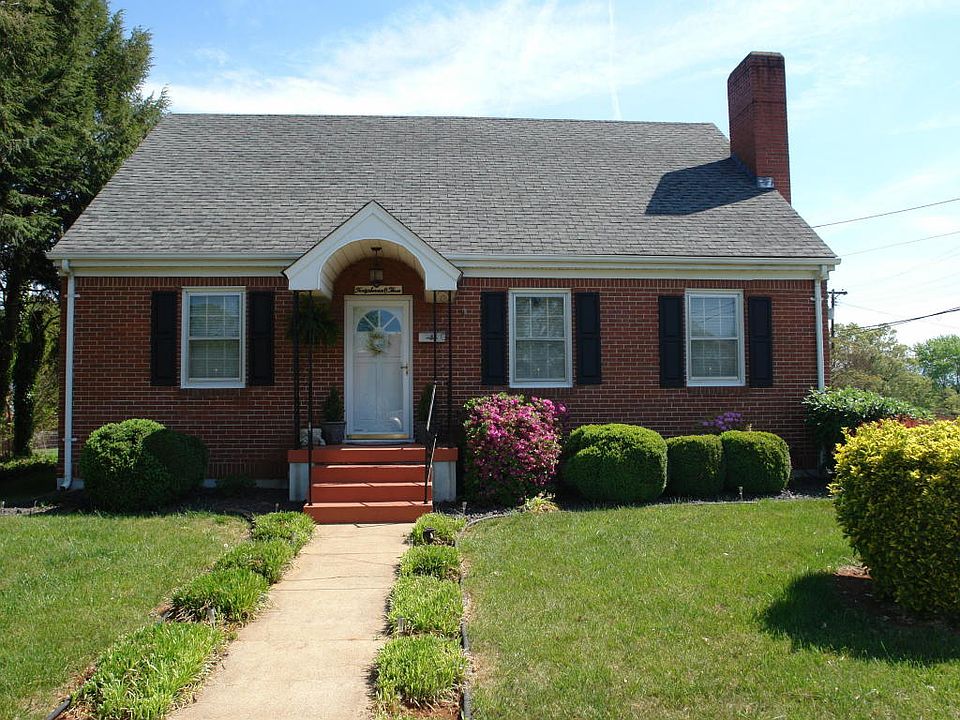 1st image of 4703 Winsloe Dr NW