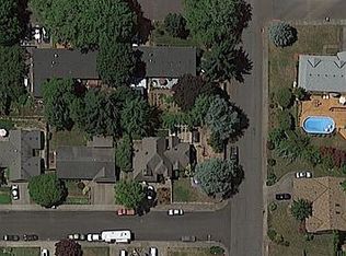 126 SW Birch St, Dundee, OR 97115